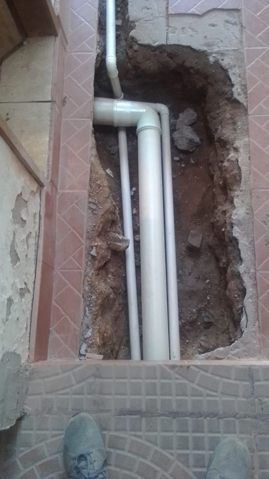 Instalação de tubulação em abertura de alvenaria